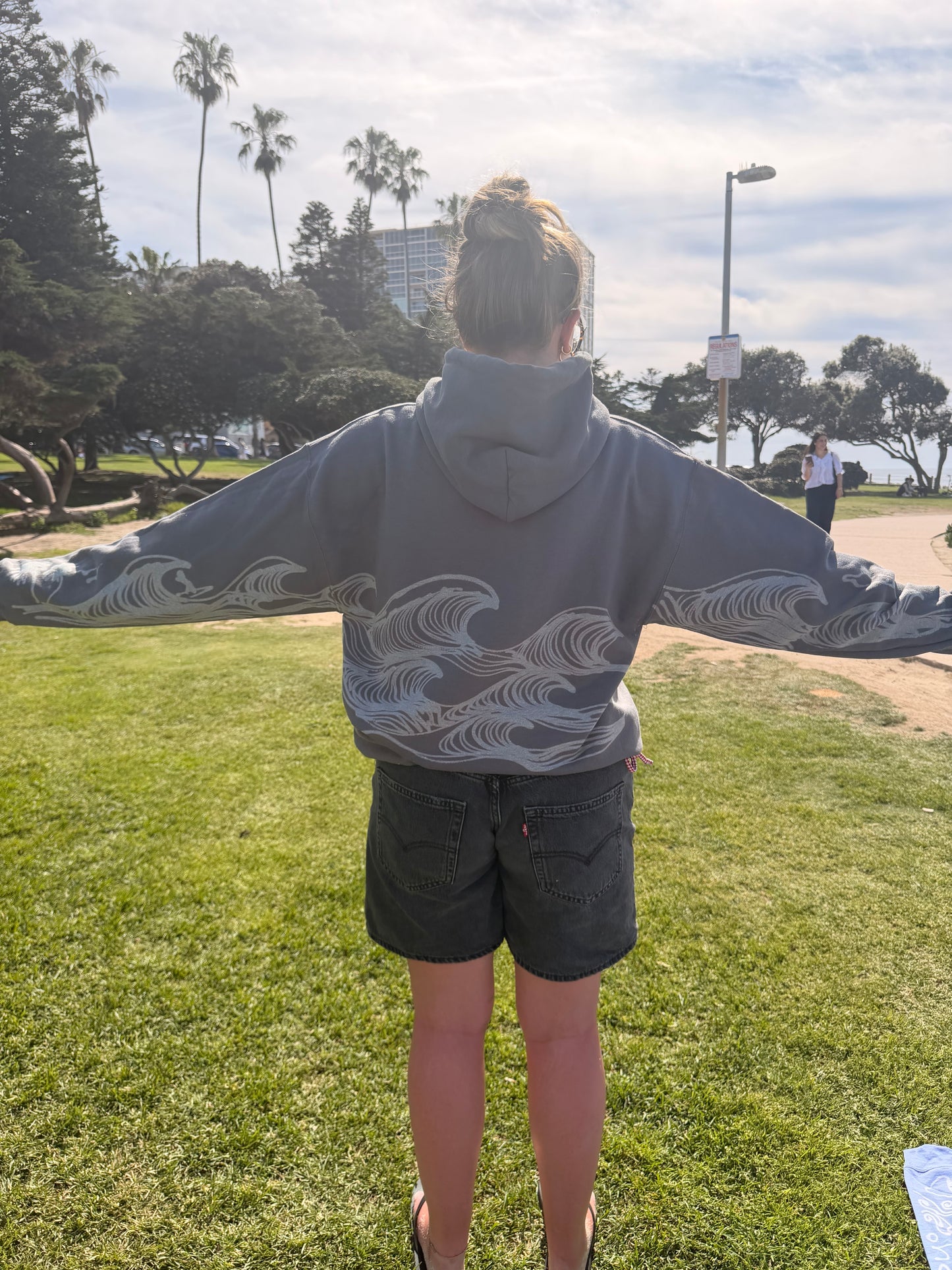 .“Surf” hoodie
