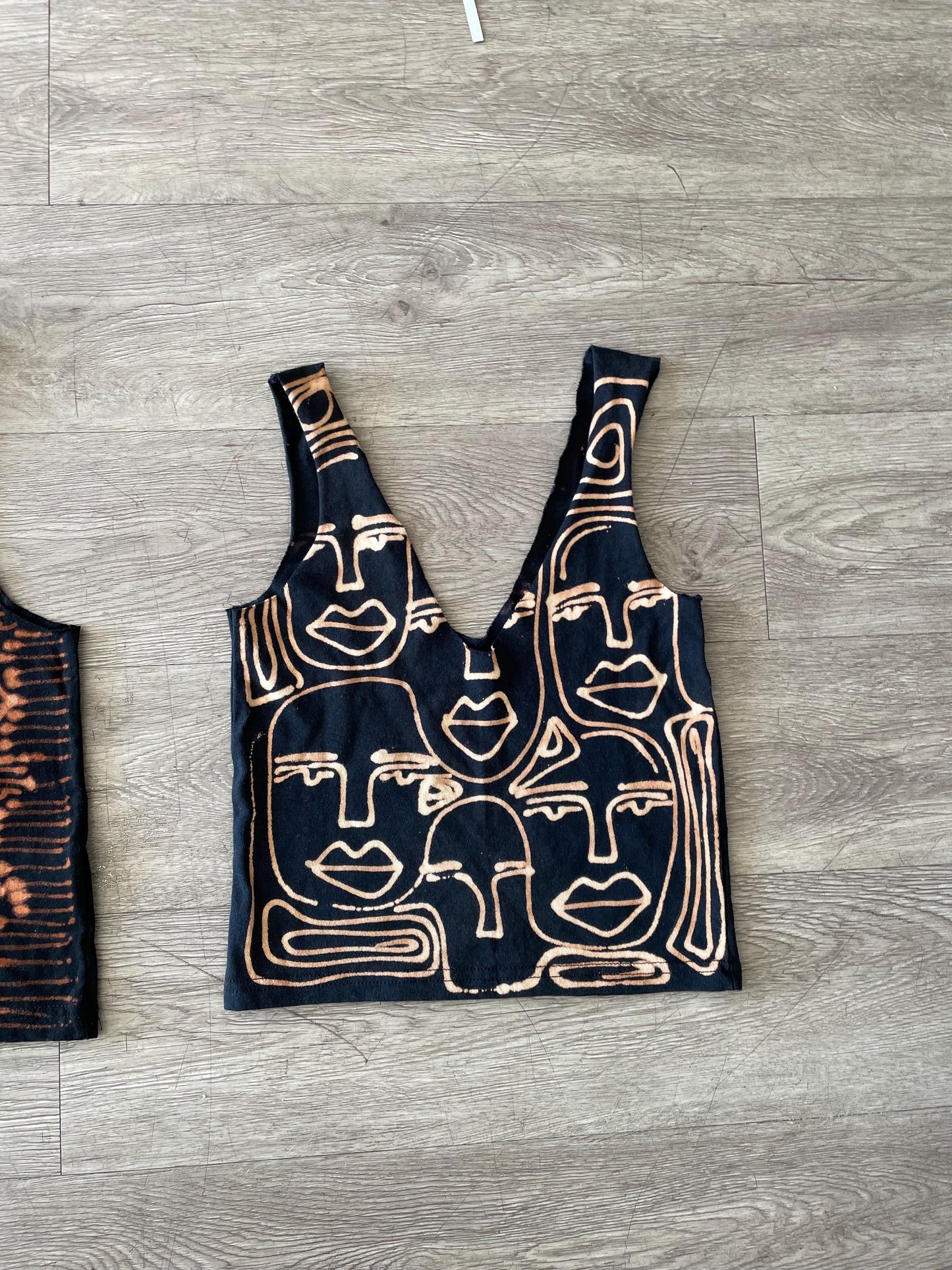 Abstract oval faces deep v tank