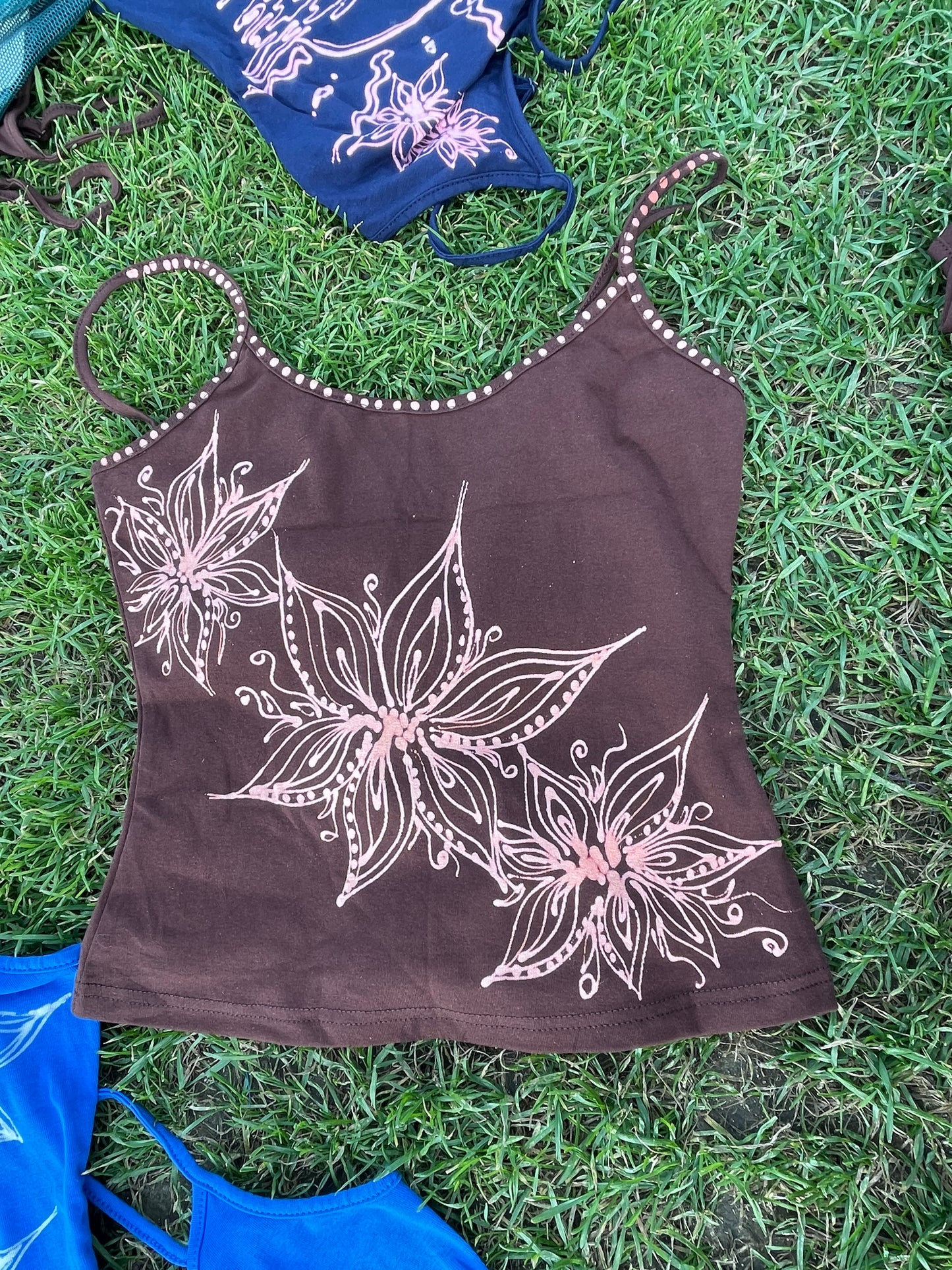 .Pointed flower tank
