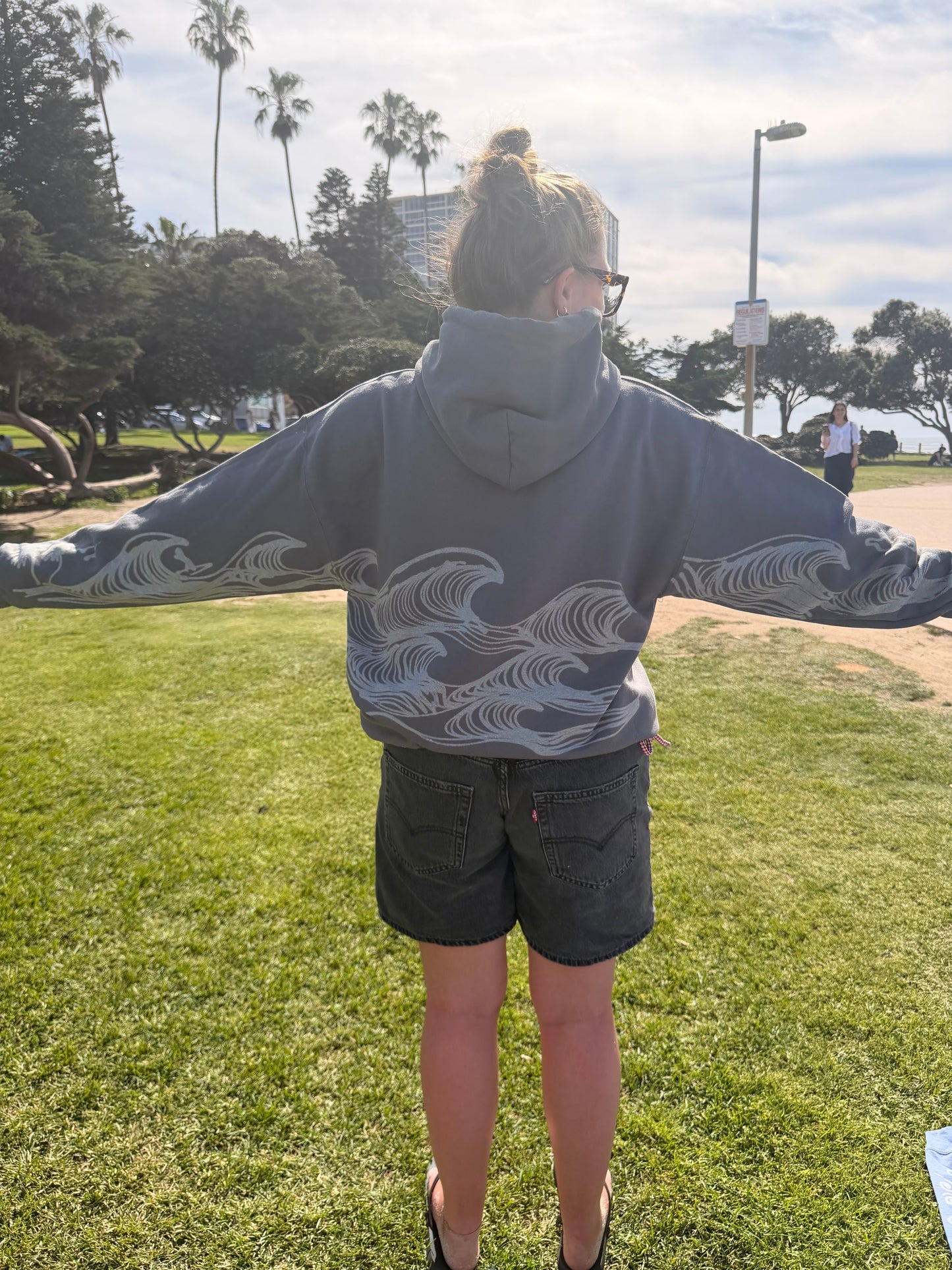 .“Surf” hoodie